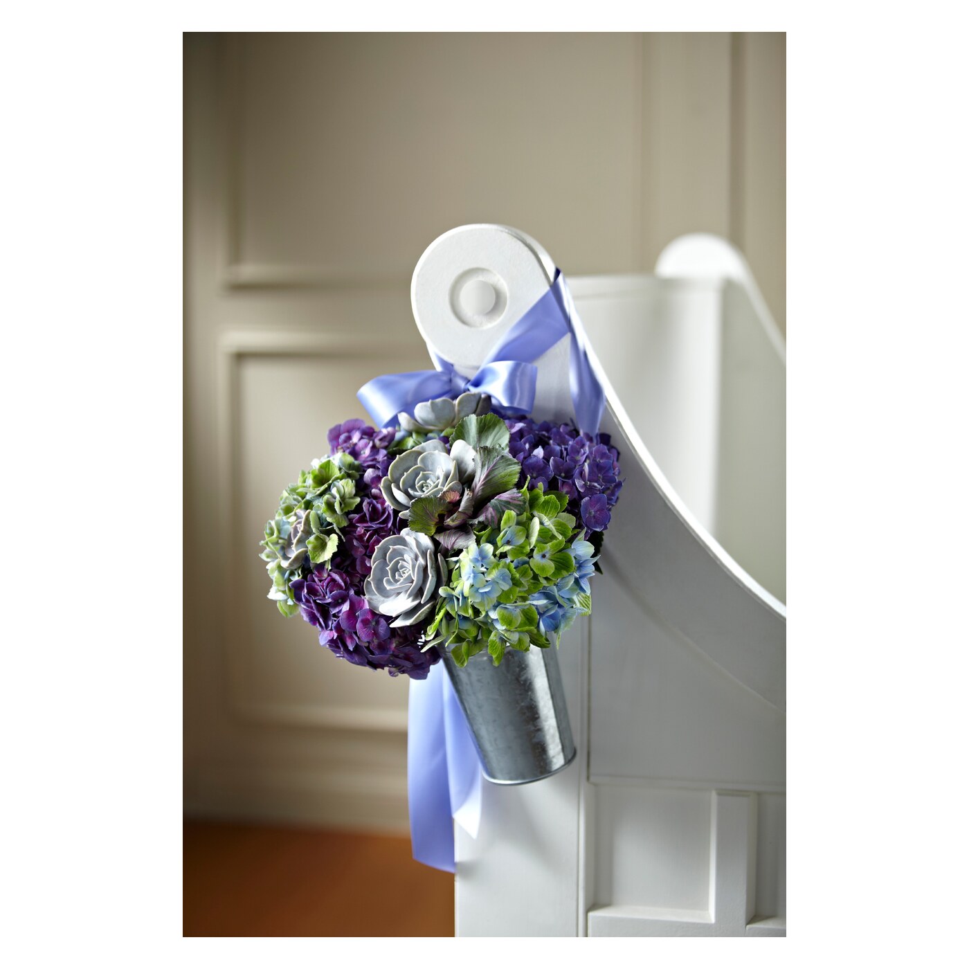 Declaration Pew Décor flower arrangement